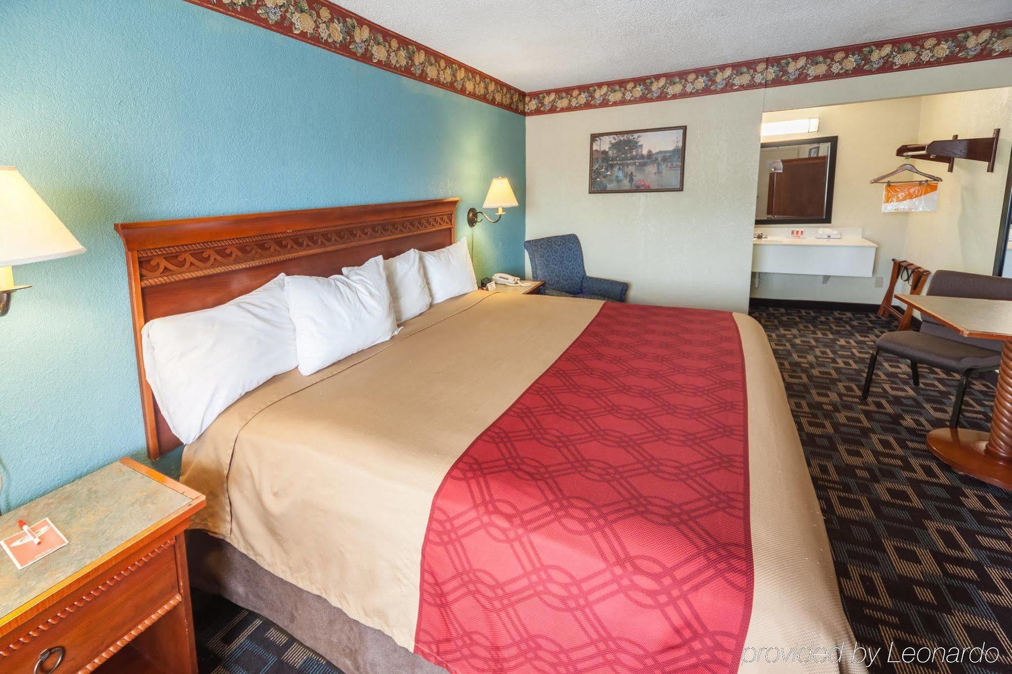Red Roof Inn Marion, In Экстерьер фото